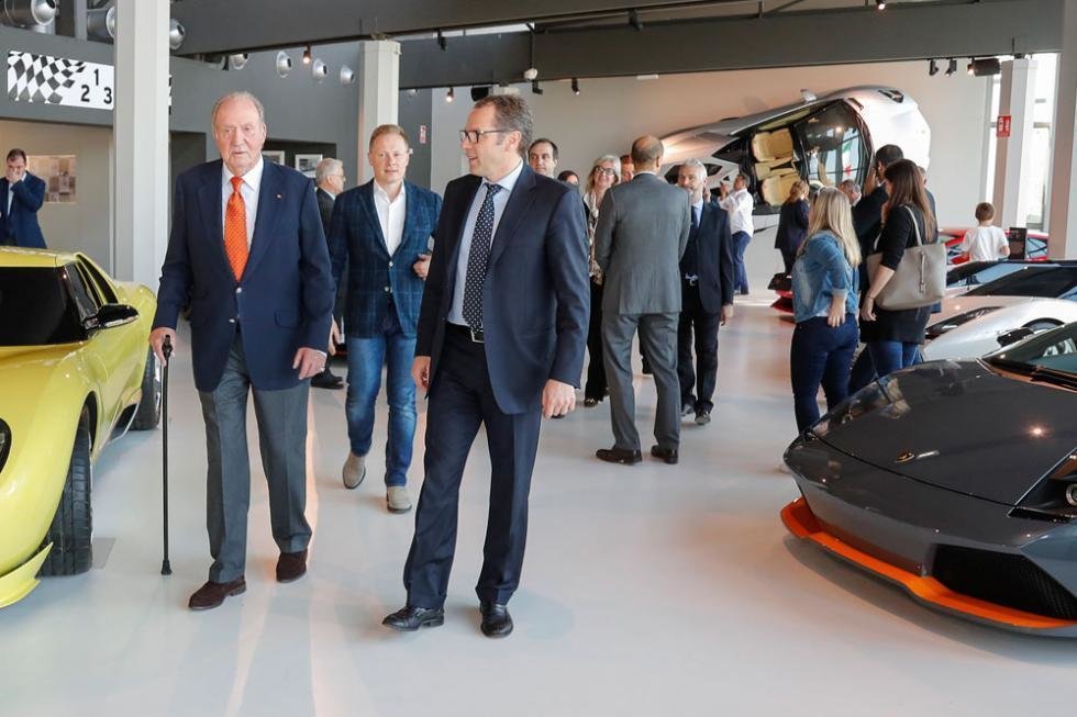 El rey Juan Carlos, en el Museo de Lamborghini.