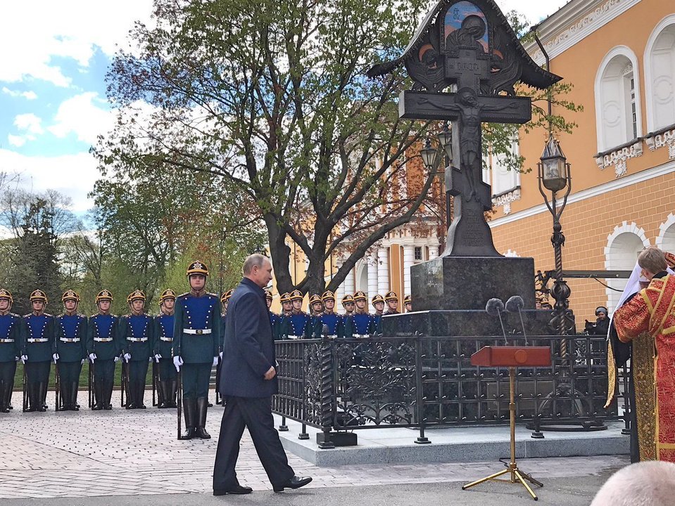 Vladimir Putin inaugura un monumento en recuerdo del gran duque Sergei Aleksándrovich.