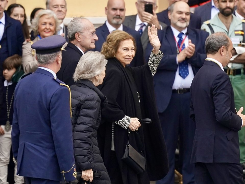La reina emérita Sofía a su llegada a la celebración del traslado del Cristo de la Buena Muerte, en Málaga. ÁLEX ZEA/EUROPA PRESS